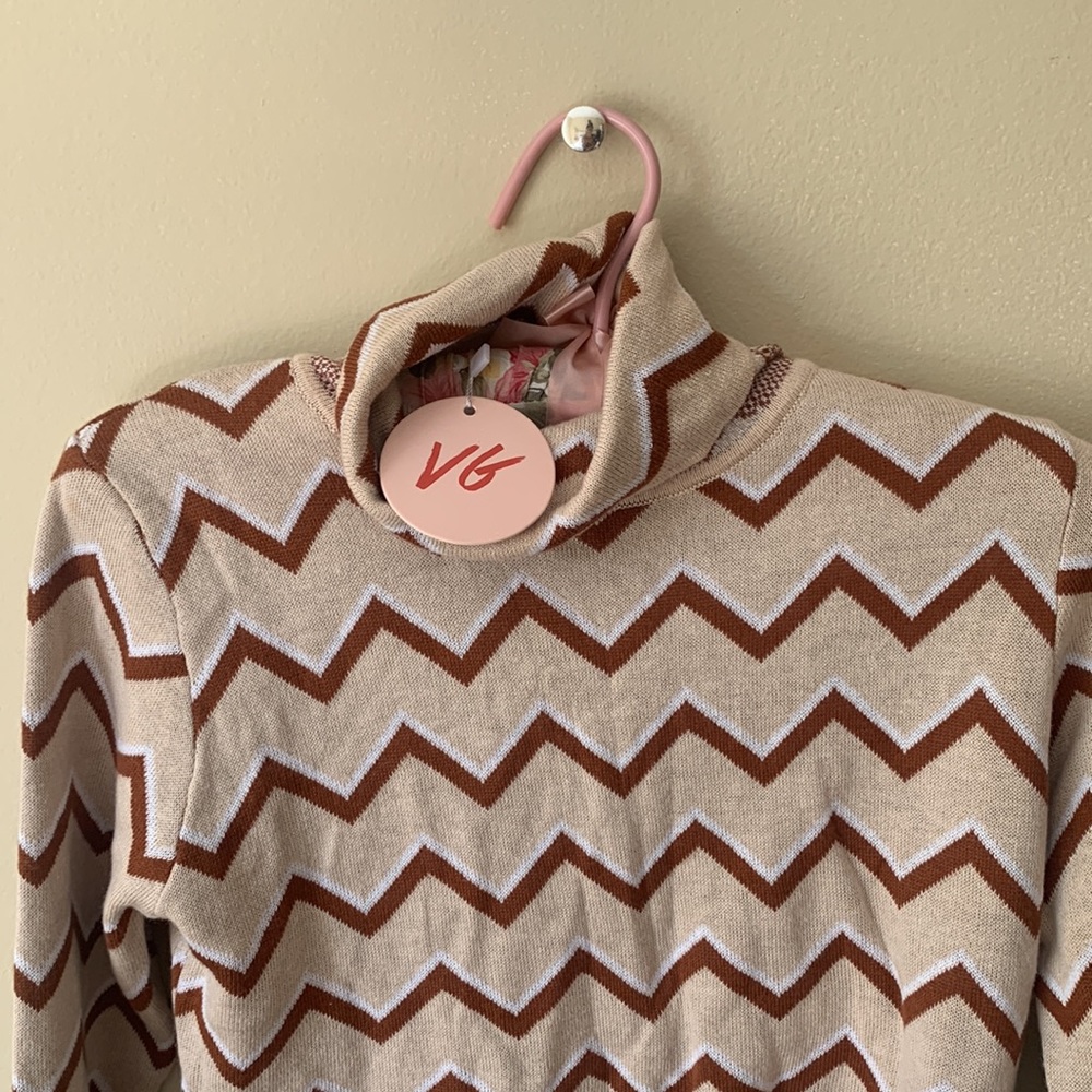 Turtle Neck Cropped Sweater - Picture 2 of 2
